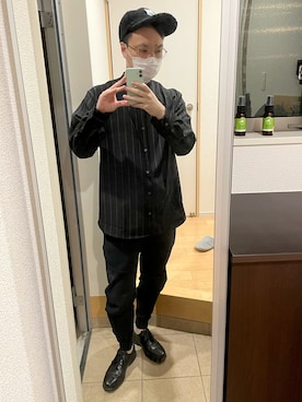 「ノーカラーシャツ」｜「アイテム（スウェットパンツ）」を使った、Yosuke さん（メンズ・174cm）の冬コーディネート