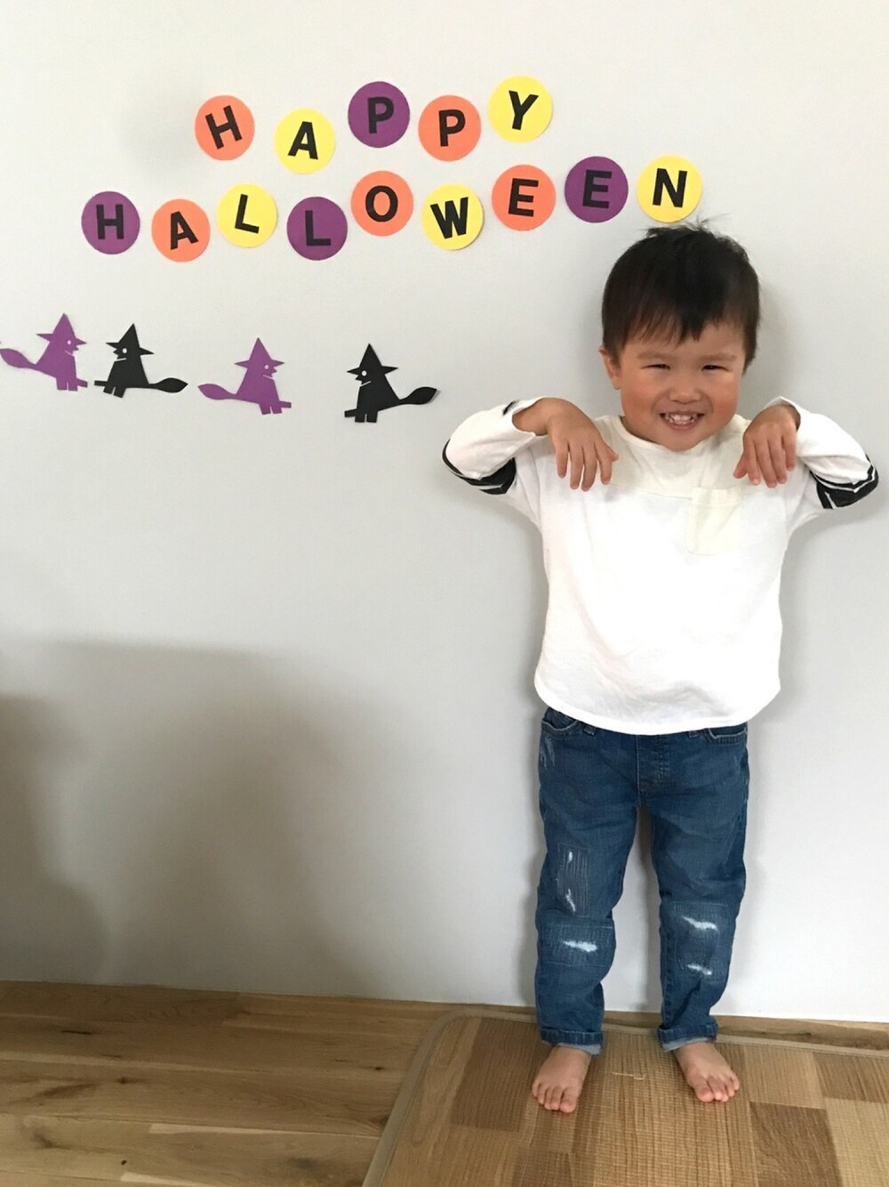「wearhalloween2017、カジュアル、ダメージデニムパンツ、おとこのこ」｜「UNIQLOのアイテム（デニムパンツ、ブルー系）」を使った、H☺︎Kさん（キッズ・90cm）の秋コーディネートの1枚目の写真