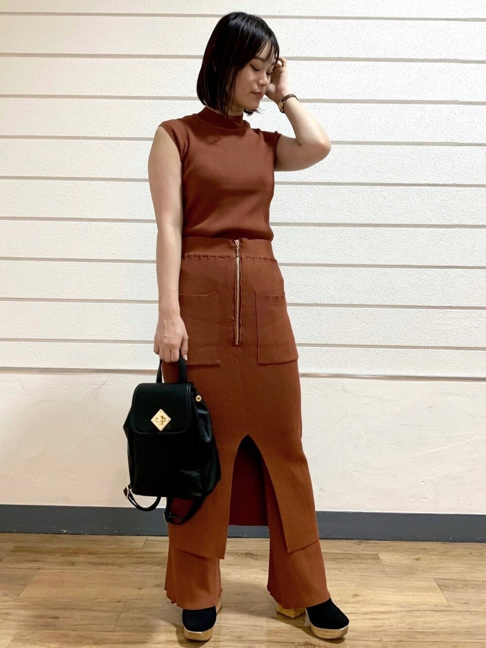 「オトナカジュアル、秋のコーデ、秋服準備はじめました、ワントーンコーデ、秋色、くすみカラー、ブラウンコーデ、レディアゼル、スタッフセンバツ、スタッフコーデ」｜「REDYAZELのアイテム（つなぎ/オールインワン、オレンジ系）」を使った、HARUNAさん（レディース・157cm）の秋コーディネートの1枚目の写真