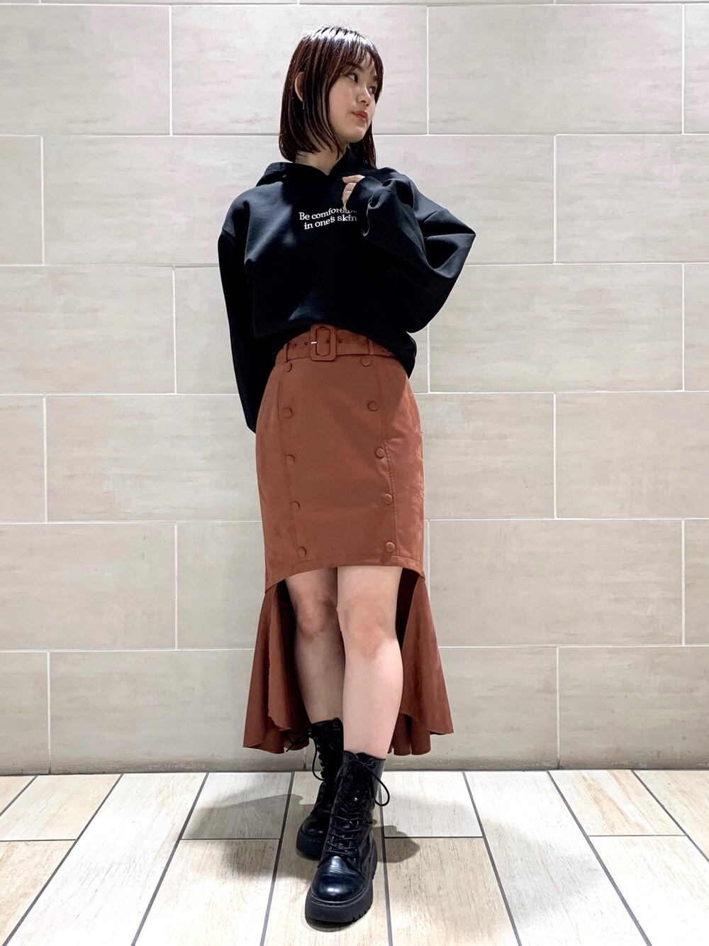 「秋コーデ、ゆるコーデ、秋服、低身長コーデ」｜「REDYAZELのアイテム（スカート、レッド系）」を使った、HARUNAさん（レディース・157cm）の秋コーディネートの1枚目の写真