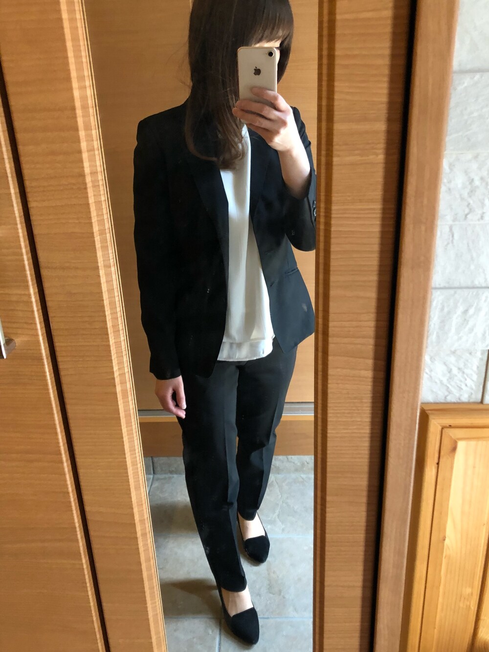 「Honeysのアイテム（パンツ、ブラック系）」を使った、mayさん（レディース・157cm）の冬コーディネートの1枚目の写真