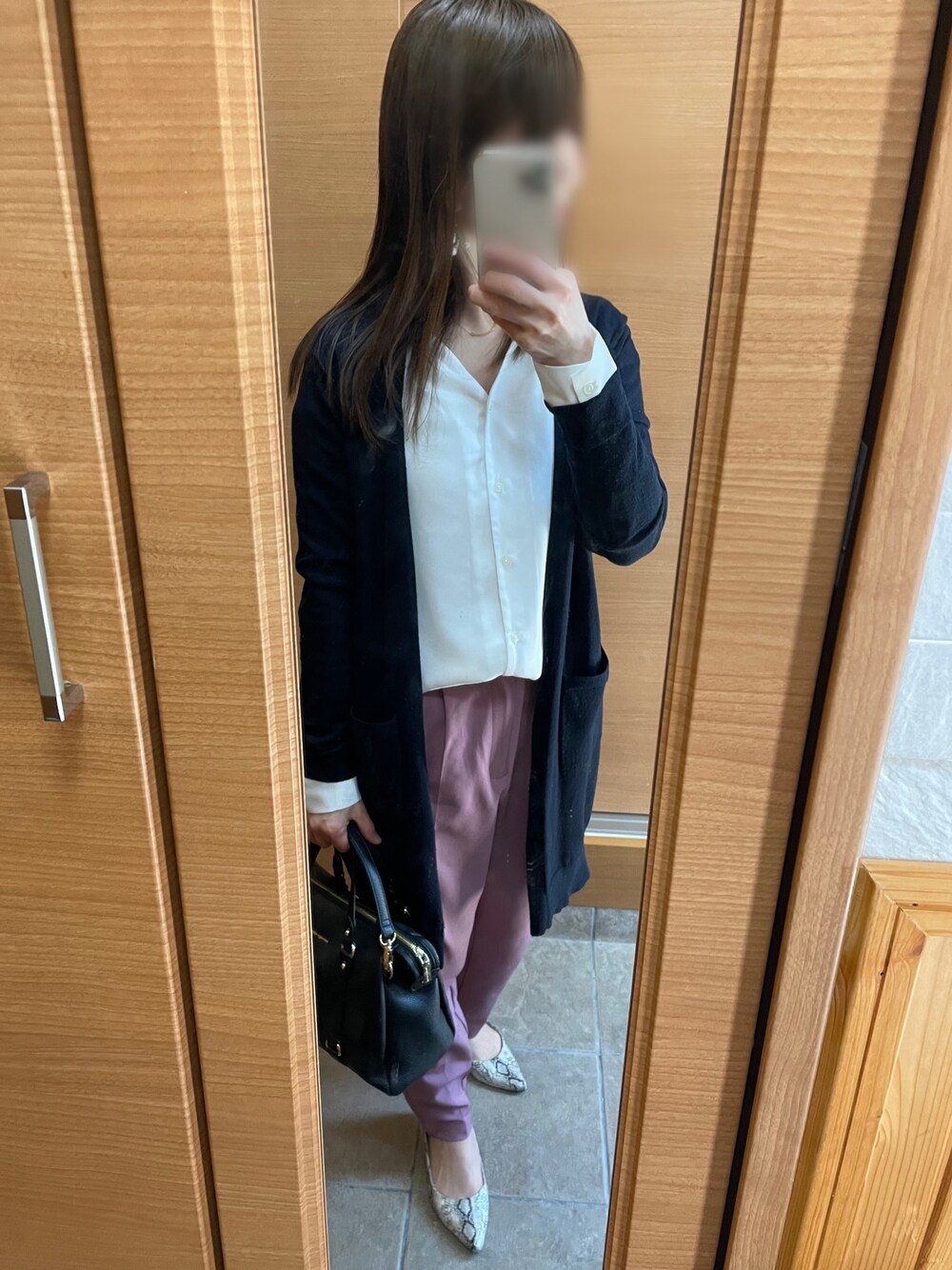 「GUのアイテム（シャツ/ブラウス、ホワイト系）」を使った、mayさん（レディース・157cm）の春コーディネートの1枚目の写真