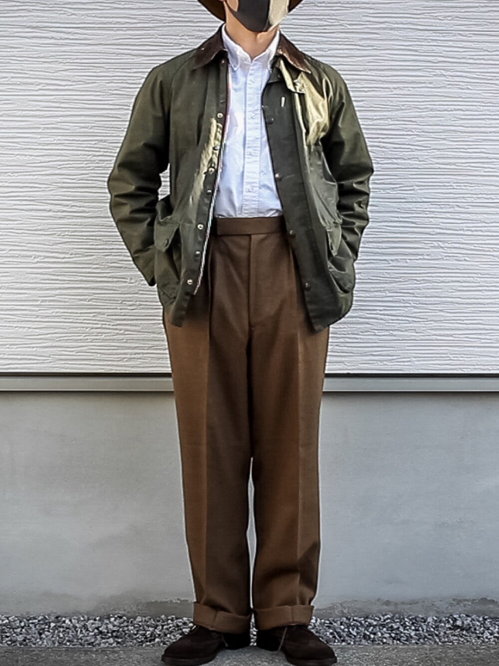 「バブアー、barbour、BARBOUR STYLE、barbour bedale、ゴエモンさんタク、冬のコーデ、オイルドジャケット、5年前のイギリス旅行」｜「Barbourのアイテム（その他アウター、グリーン系）」を使った、goemonsantakuさん（メンズ・172cm）の冬コーディネートの1枚目の写真