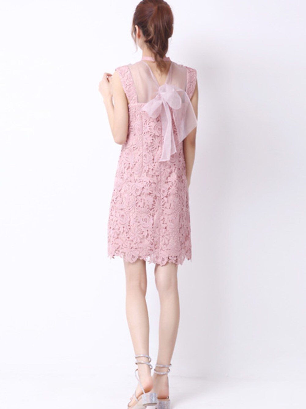 「ワンピース、バックパック、ピンク、夏、レース、結婚式、夏コーデ、ミニワンピ、オトナ女子」｜「2018SS バックリボンレースワンピース ひざ丈ワンピース 背中を饰るリボンフォルムが（シャツワンピース、ピンク系）」を使った、lilystore(リリーせかい)さん（レディース・164cm）の春コーディネートの1枚目の写真