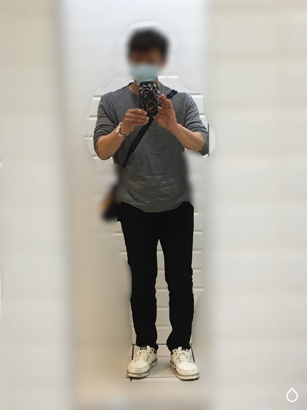 「シンプル、春コーデ、ラフ」｜「無印良品のアイテム（Tシャツ/カットソー、グレー系）」を使った、Rossoさん（メンズ・165cm）の春コーディネートの1枚目の写真