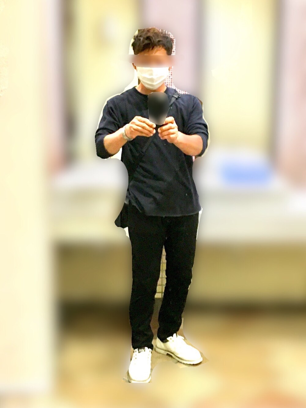 「スニーカー、着回しコーデ、カジュアル、ootd、ショートヘア、#シンプルコーデ」｜「VANSのアイテム（シューズ、ホワイト系）」を使った、Rossoさん（メンズ・165cm）の春コーディネートの1枚目の写真