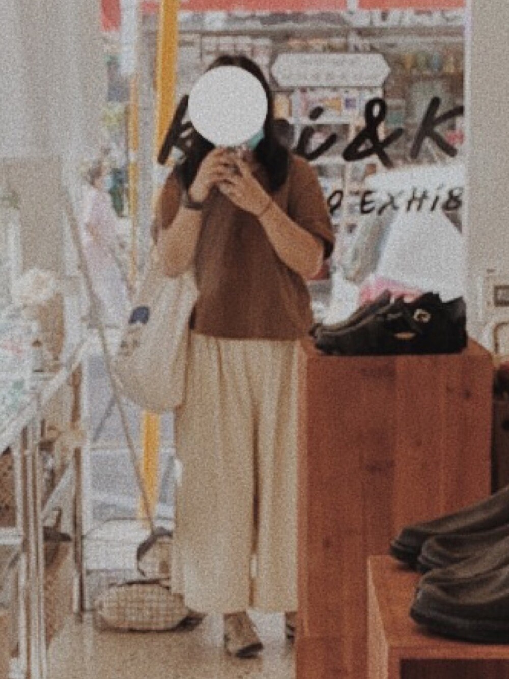 「ootd、夏、街頭穿搭、球鞋、休閒、復古、日系極簡、基礎款、韓系」｜「Mamamamarketのアイテム（ニット/セーター、ブラウン系）」を使った、Vさん（レディース・157cm）の夏コーディネートの1枚目の写真