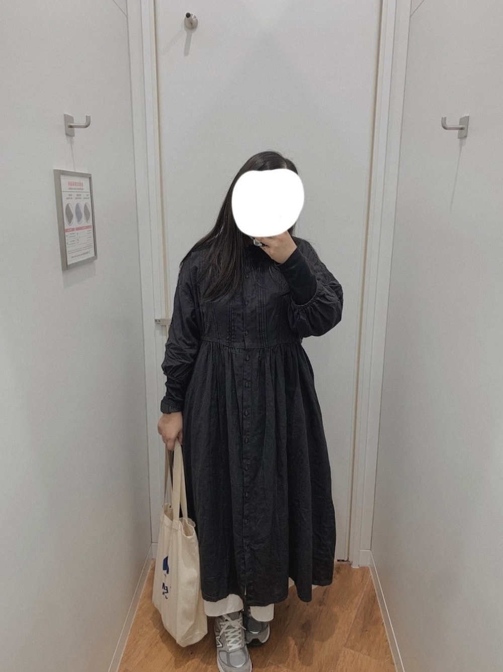 「ootd、休閒、日系極簡、基礎款、韓系、日常、日系、夏、街頭穿搭、球鞋」｜「Samansa Mos2のアイテム（ワンピース、ブラック系）」を使った、Vさん（レディース・157cm）の冬コーディネートの1枚目の写真