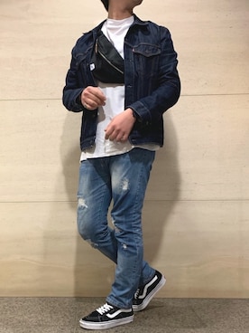 「アイテム（デニムジャケット）」を使った、しのはさんさん（メンズ・173cm・20代）の春コーディネート