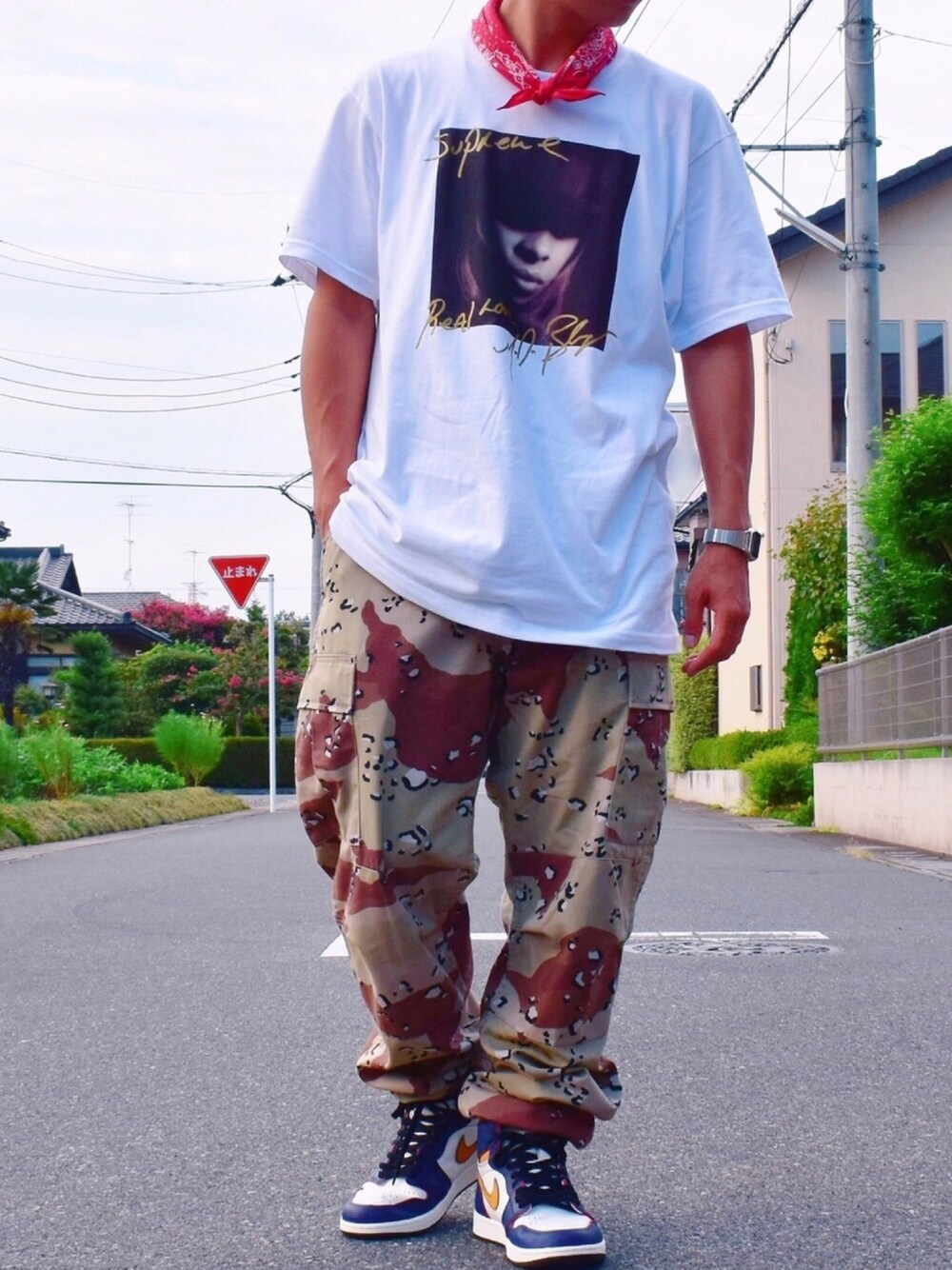 「ストリート、ストリートファッション、street、streetstyle、supreme、ナイキ、スニーカー、スニーカーコーデ、ootd、outfit」｜「Levi'sのアイテム（アクセサリー、レッド系）」を使った、おまめくんさん（メンズ・168cm）の夏コーディネートの1枚目の写真