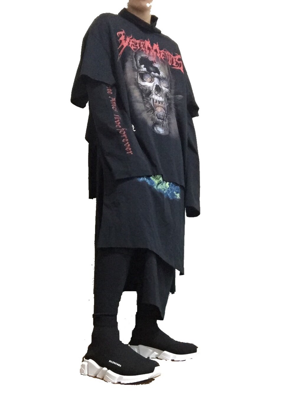 「vetements、BALENCIAGA、RICK OWENS、yeezy、fear of god」｜「VETEMENTSのアイテム（Tシャツ/カットソー、ブラック系）」を使った、yu-sukeさん（メンズ・168cm）の春コーディネートの1枚目の写真