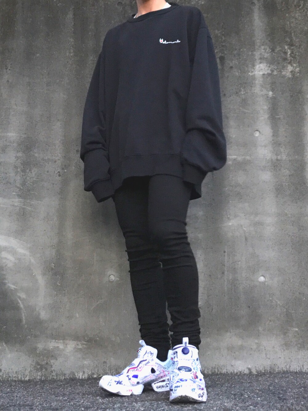 「vetements、reebok、new、リバーシブル、お気に入り、シンプル」｜「VETEMENTSのアイテム（スウェット、ブラック系）」を使った、yu-sukeさん（メンズ・167cm）の夏コーディネートの1枚目の写真