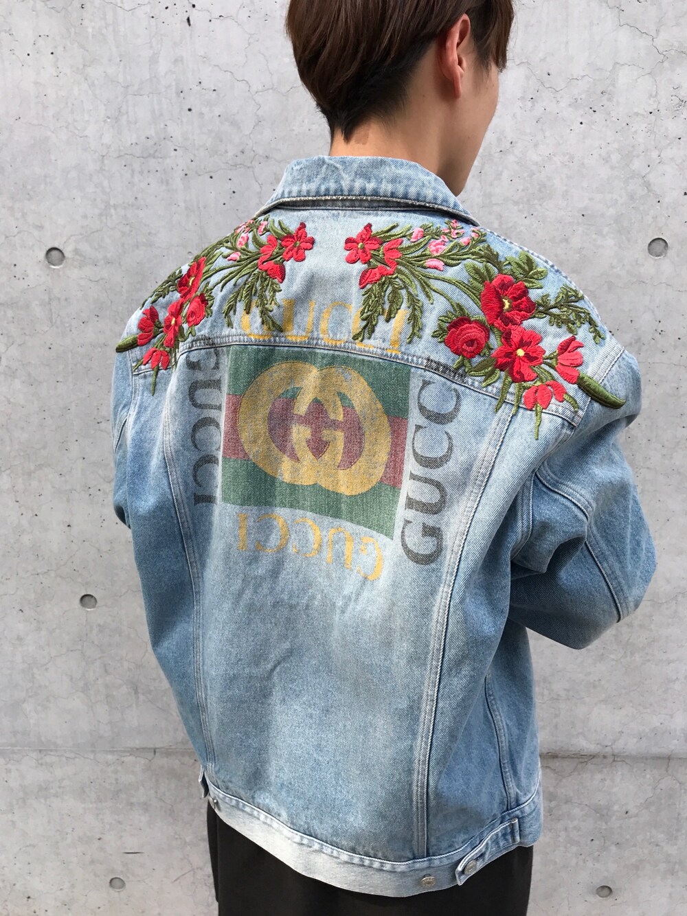 「GUCCI、デニムジャケット」｜「GUCCIのアイテム（デニムジャケット、ブルー系）」を使った、yu-sukeさん（メンズ・167cm）の夏コーディネートの1枚目の写真