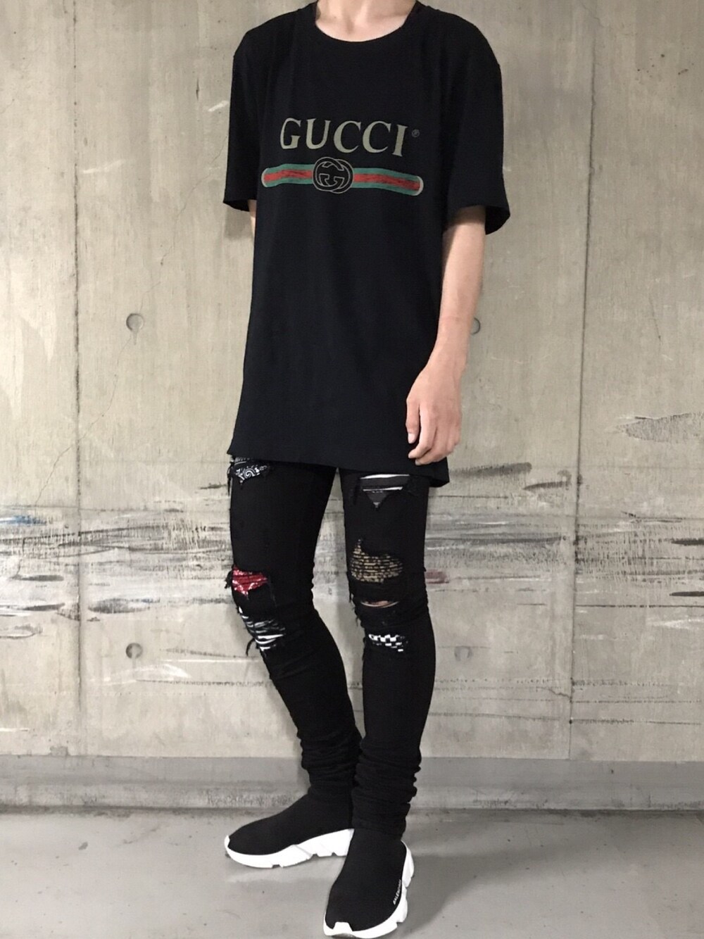 「GUCCI、AMIRI、BALENCIAGA、ブラックコーデ」｜「GUCCIのアイテム（Tシャツ/カットソー、ブラック系）」を使った、yu-sukeさん（メンズ・167cm）の夏コーディネートの1枚目の写真