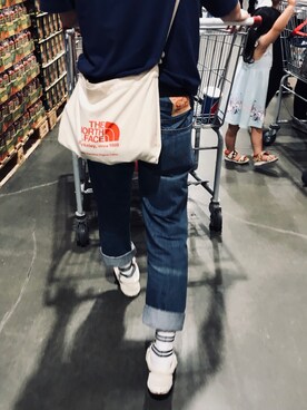 「STUSSY（ステューシー）のアイテム（Tシャツ/カットソー、ブルー系）」を使った、すなぎもさん（メンズ・173cm）の夏コーディネート