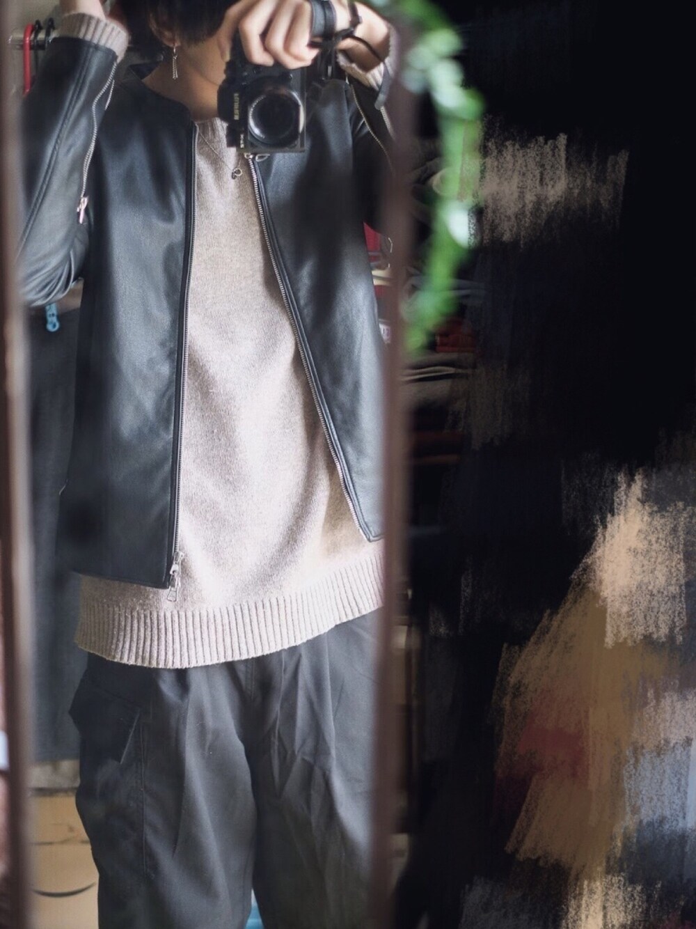 「冬、キレイめ、ブラック、GU、ベージュ、シンプル、今日のコーデ、おしゃれさんと繋がりたい」｜「WEGOのWEGO/エコレザーシングルライダースジャケット（ライダースジャケット、ブラック系）」を使った、9さん（メンズ・179cm）の冬コーディネートの1枚目の写真