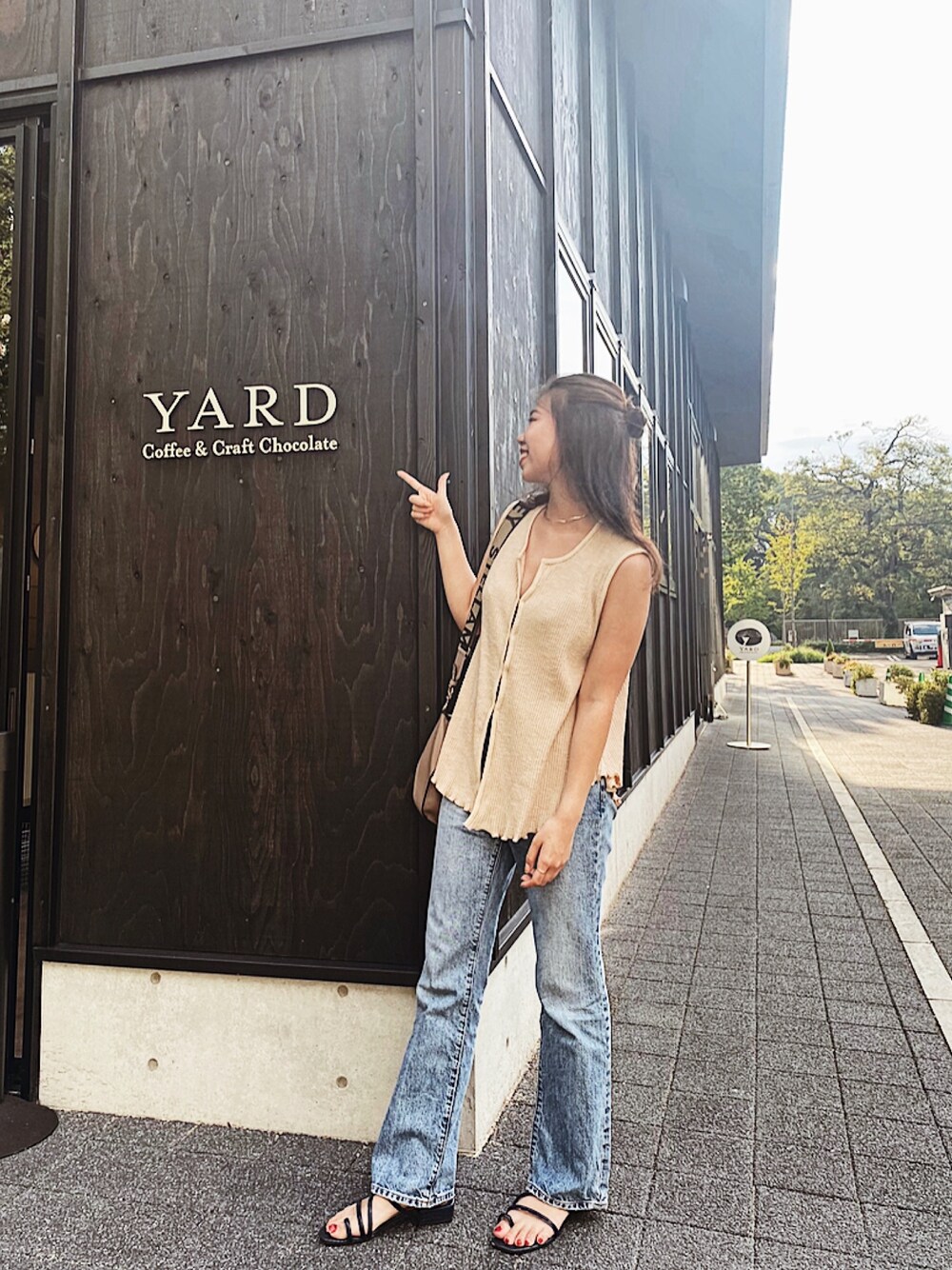 「夏コーデ、カジュアルコーデ、オトナカジュアル、ベージュ、ootd、カフェ、GU、mystic、きれいめカジュアル、キレイめ」｜「mysticのアイテム（タンクトップ、ベージュ系）」を使った、takaraさん（レディース・161cm）の夏コーディネートの1枚目の写真