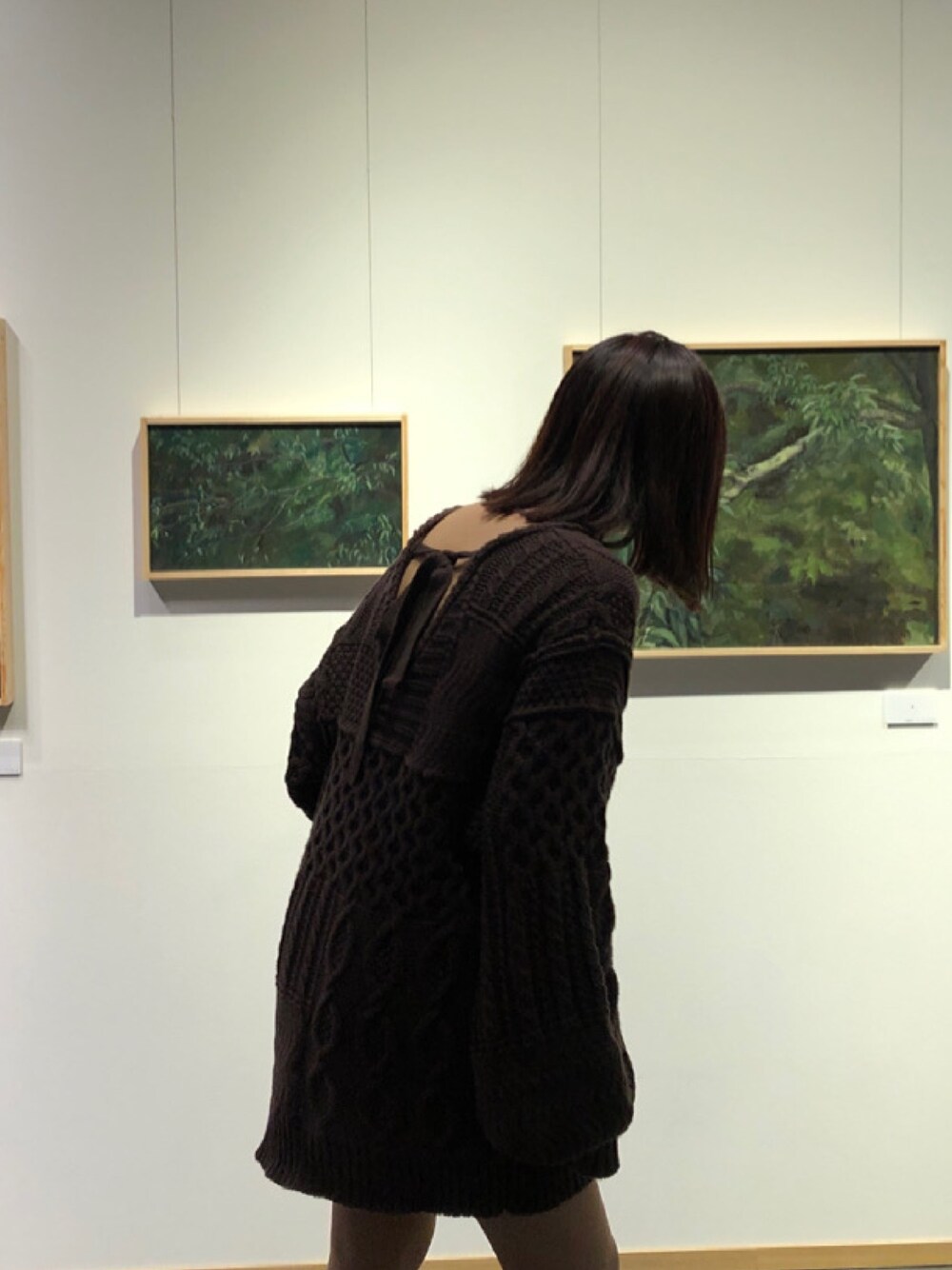 「カジュアルコーデ、シンプル、ニットワンピース、ワンピース、背中あき、きれいめカジュアル、オトナ女子、ナチュラル、ブラウン」｜「MOUSSYのアイテム（ワンピース、ブラウン系）」を使った、takaraさん（レディース・161cm）の春コーディネートの1枚目の写真