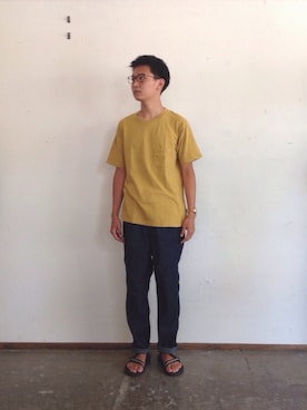 「Tシャツ」｜「アイテム（トップス、ゴールド系）」を使った、OMNIGOD代官山さん（メンズ・175cm）の夏コーディネート