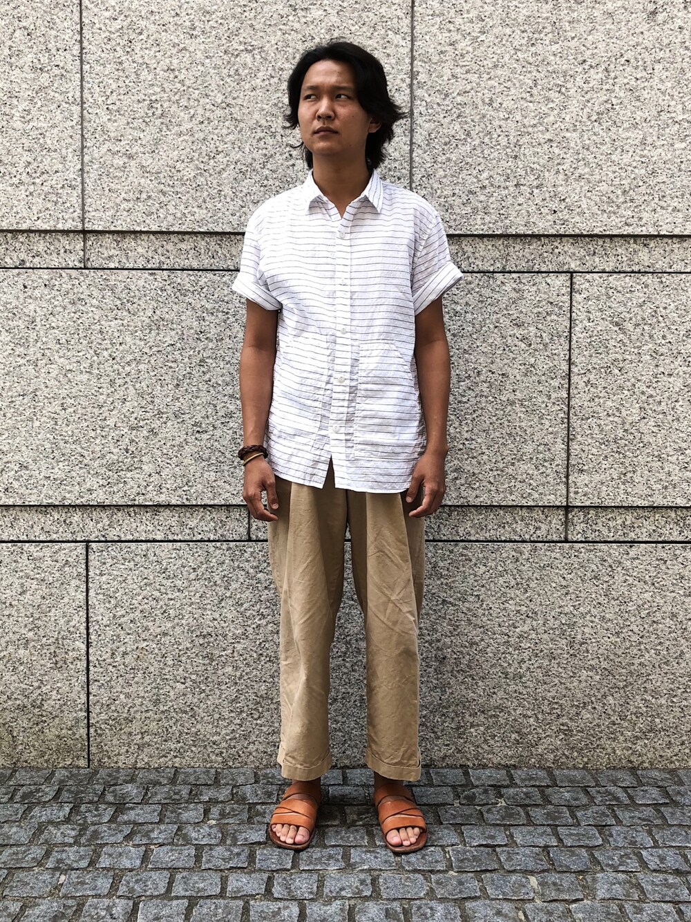 「夏、ストライプ、リネン、OMNIGOD、ドミンゴ、DIMMISSIANOS & MILLER」｜「OMNIGODのアイテム（シャツ/ブラウス、ホワイト系）」を使った、OMNIGOD代官山さん（メンズ・180cm）の夏コーディネートの1枚目の写真