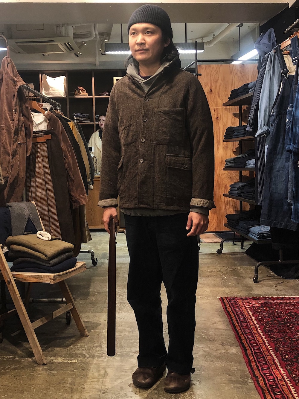 「パーカー、ウールパンツ、冬コーデ、ウールジャケット、birkenstock、トラウザーパンツ、OMNIGOD、オトナカジュアル、mixta、ドミンゴ」｜「BIRKENSTOCKのアイテム（サンダル、ブラウン系）」を使った、OMNIGOD代官山さん（メンズ・180cm）の冬コーディネートの1枚目の写真