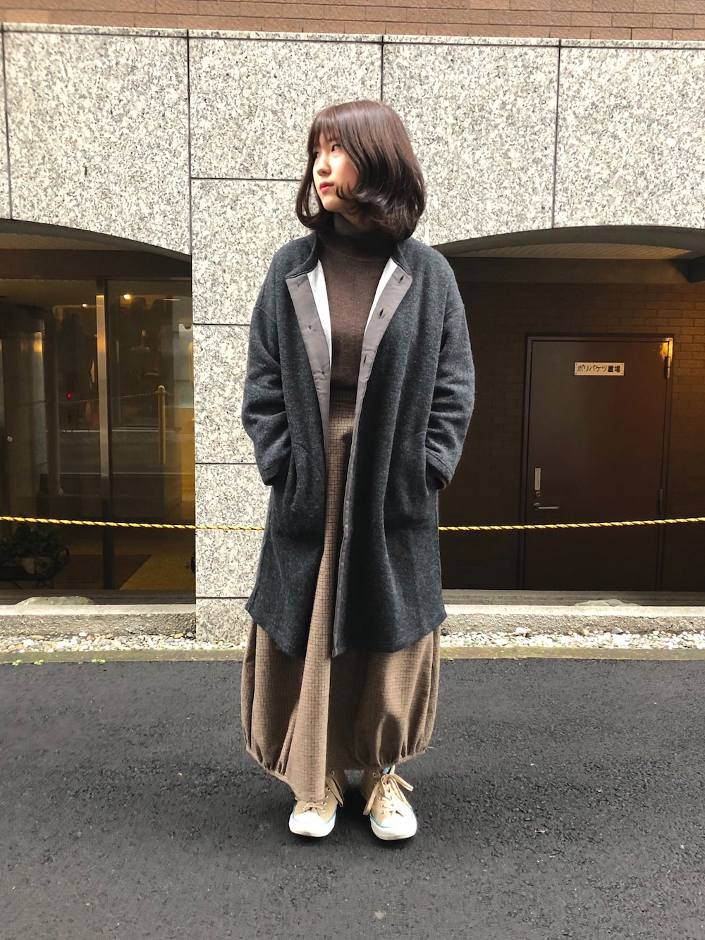 「カーディガン、ニット、スカート、冬コーデ、タートルネック、大人カジュアル、ロングカーディガン、冬、OMNIGOD、ドミンゴ」｜「OMNIGODの[OMNIGOD womens / オムニゴッド]　接結ウール 　ロングカーディガン（カーディガン/ボレロ、グレー系）」を使った、OMNIGOD代官山さん（レディース・161cm）の秋コーディネートの1枚目の写真