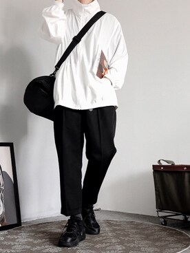 「盐系风格」｜「アイテム（チノパンツ）」を使った、寄未さん（メンズ・173cm）の秋コーディネート