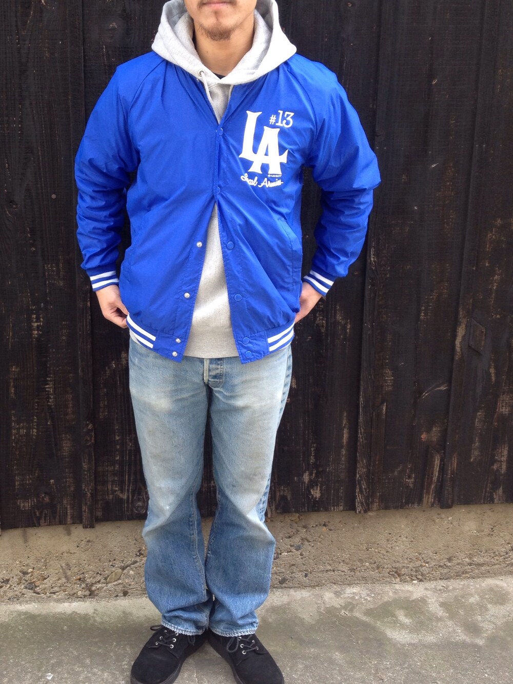 「naughty、california、LA、skateboard、SURF、ナイロン、スタジャン、ジャケット、JKT」｜「NAUGHTY (kobe)の“LA” NYLON STUDIUM JACKET（ナイロンジャケット、その他）」を使った、NAUGHTYさん（メンズ・172cm）の春コーディネートの1枚目の写真