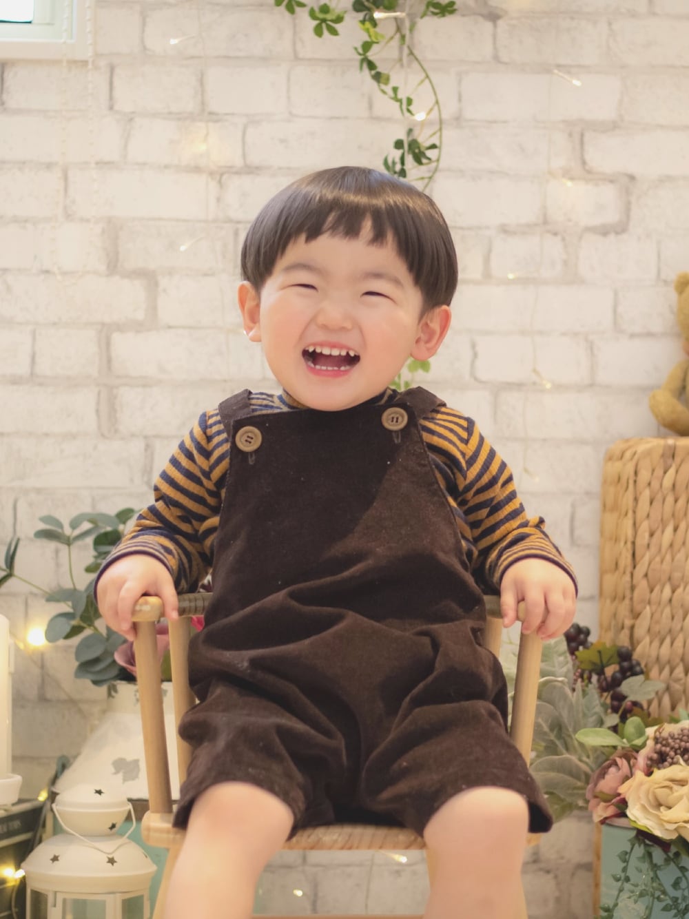 「kids、男の子コーデ、サロペット、キッズコーデ、キッズファッション、2歳」｜「UNIQLOのアイテム（ニット/セーター、その他）」を使った、えいきちさん（キッズ・90cm）の春コーディネートの1枚目の写真