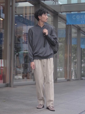 「アイテム（スリッポン）」を使った、おおかわひろのぶさん（メンズ・173cm・20代）の秋コーディネート