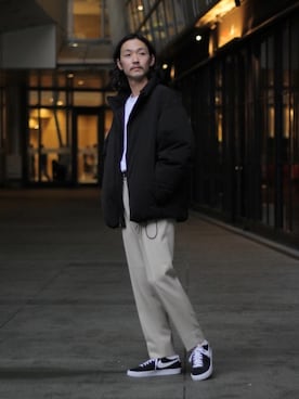「Tシャツ/カットソー」｜「アイテム（ダウンジャケット/コート）」を使った、おおかわひろのぶさん（メンズ・173cm）の冬コーディネート