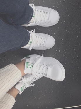 「adidas（アディダス）のadidas STAN SMITH（スニーカー、グリーン系）」を使った、お花さん（レディース・162cm）の夏コーディネート