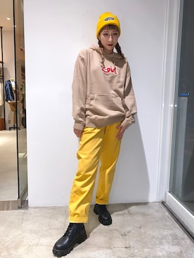 「yellow」｜「アイテム（ニットキャップ/ビーニー）」を使った、Hinakoさん（レディース・165cm）の秋コーディネート
