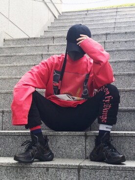 「VETEMENTS（ヴェトモン）のアイテム（Tシャツ/カットソー、レッド系）」を使った、J.shizukiさん（メンズ・165cm）の春コーディネート