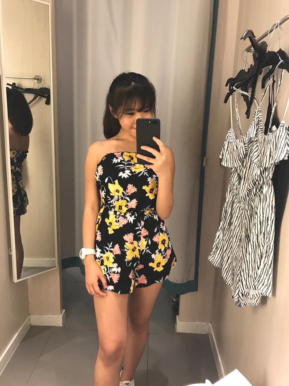 「H&Mのアイテム（オールインワン・サロペット、ブラック系）」を使った、Christy さん（キッズ・153cm）の夏コーディネートの1枚目の写真