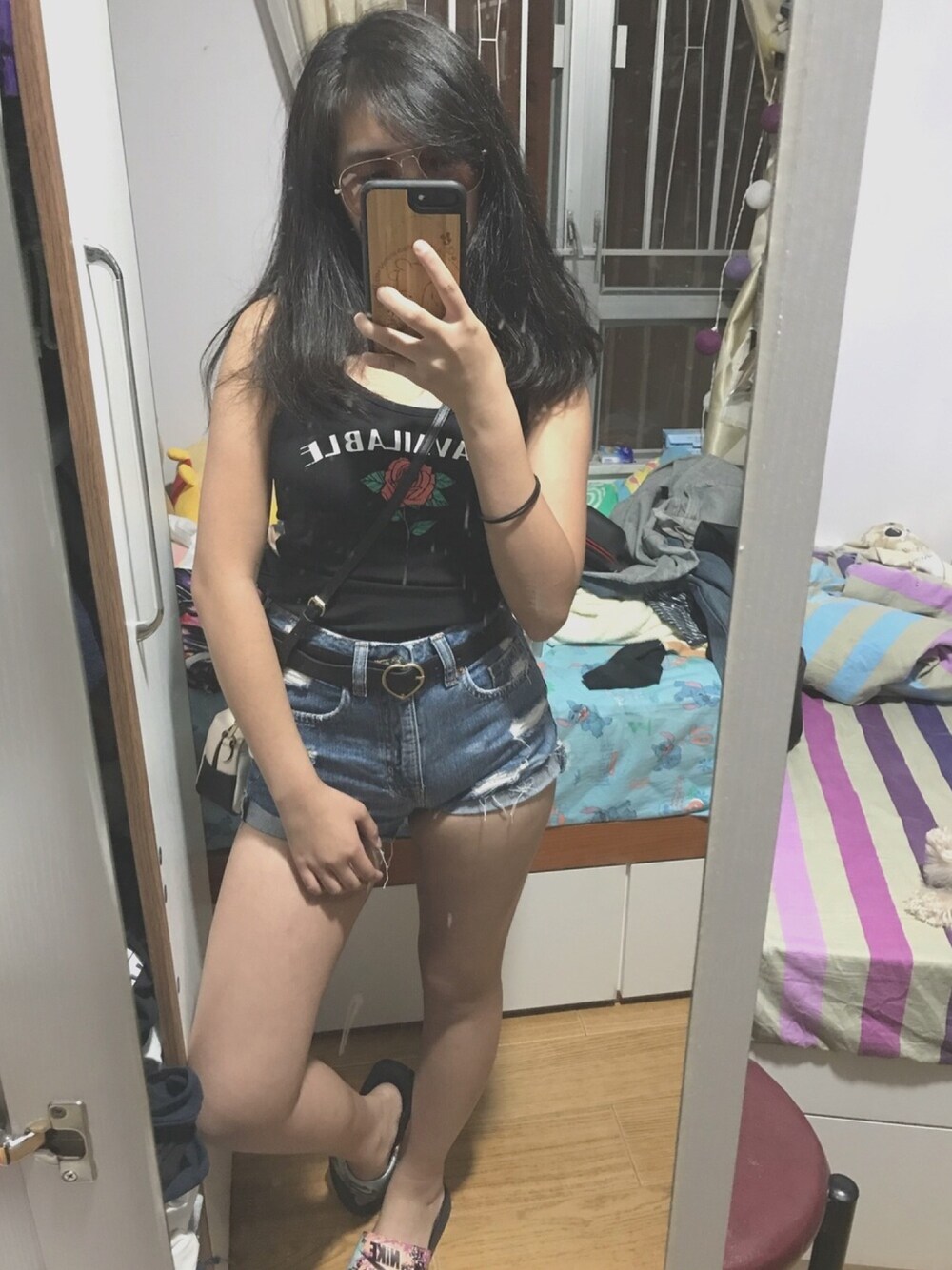 「H&Mのアイテム（デニムパンツ、ブルー系）」を使った、Christy さん（キッズ・153cm）の夏コーディネートの1枚目の写真