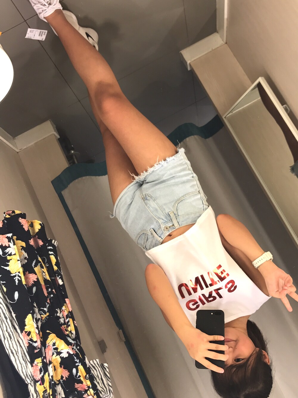 「H&Mのアイテム（ベスト、ホワイト系）」を使った、Christy さん（キッズ・153cm）の夏コーディネートの1枚目の写真