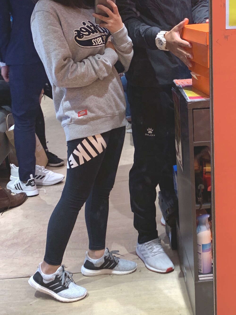 「Dickiesのアイテム（トップス、グレー系）」を使った、Christy さん（キッズ・153cm）の冬コーディネートの1枚目の写真