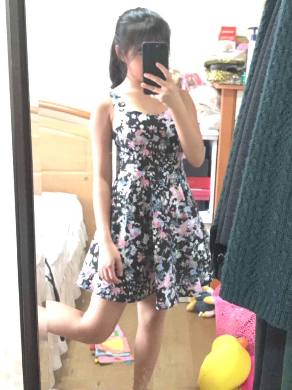 「no brandのアイテム（ワンピース、ブラック系）」を使った、Christy さん（キッズ・153cm）の冬コーディネートの1枚目の写真