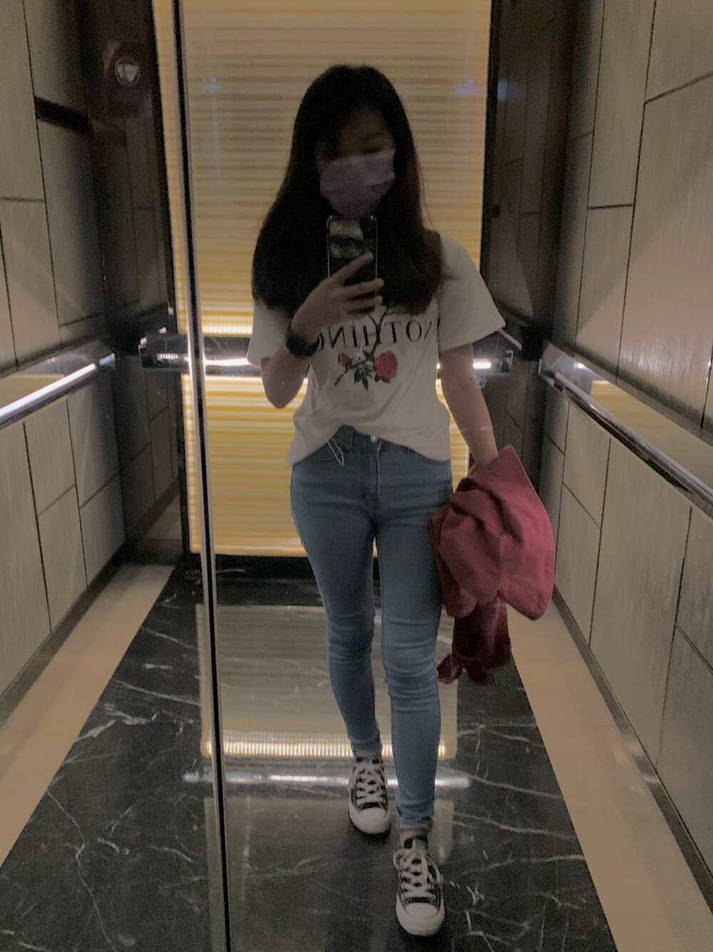 「STYLENANDAのアイテム（デニムパンツ、ブルー系）」を使った、Christy さん（レディース・153cm）の秋コーディネートの1枚目の写真