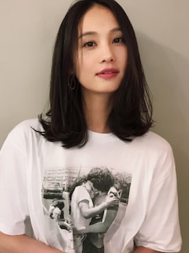 「HOLIDAY（ホリデイ）のHOLIDAY×Joseph Szabo PHOTO TEE ホリデイ×ジョセフ・スザボ フォトTEE（Tシャツ/カットソー、ホワイト系）」を使った、秦麻里子さん（レディース・170cm）の夏コーディネート