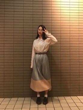「haco!（ハコ）の＜スザンヌさんコラボ＞ラブ＆ピースプロジェクト　バイカラープリーツスカート（スカート、シルバー系）」を使った、秦麻里子さん（レディース・170cm）の秋コーディネート