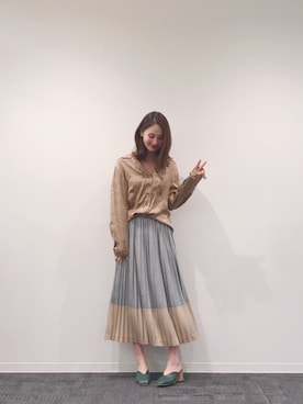 「haco!（ハコ）の＜スザンヌさんコラボ＞ラブ＆ピースプロジェクト　バイカラープリーツスカート（スカート、シルバー系）」を使った、秦麻里子さん（レディース・170cm）の秋コーディネート
