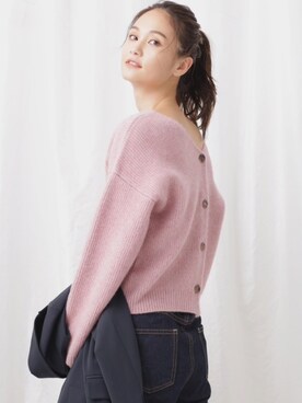 「NANO universe（ナノユニバース）のアイテム（ニット/セーター、ピンク系）」を使った、秦麻里子さん（レディース・170cm）の秋コーディネート