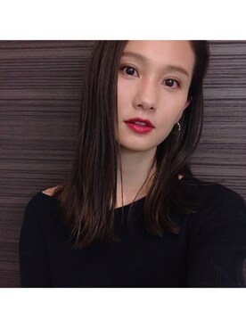 「Louise Damas（-）のアイテム（ピアス（両耳用）、ゴールド系）」を使った、秦麻里子さん（レディース・170cm）の秋コーディネート