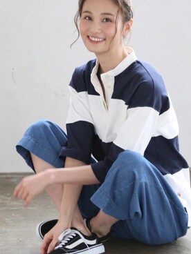 「coen（コーエン）のUSAコットンヘンリーネックボーダーカットソー（Tシャツ/カットソー、ホワイト系）」を使った、秦麻里子さん（レディース・170cm）の冬コーディネート