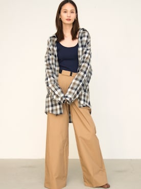 「Graphpaper（グラフペーパー）のアイテム（パンツ）」を使った、秦麻里子さん（レディース・170cm）の春コーディネート