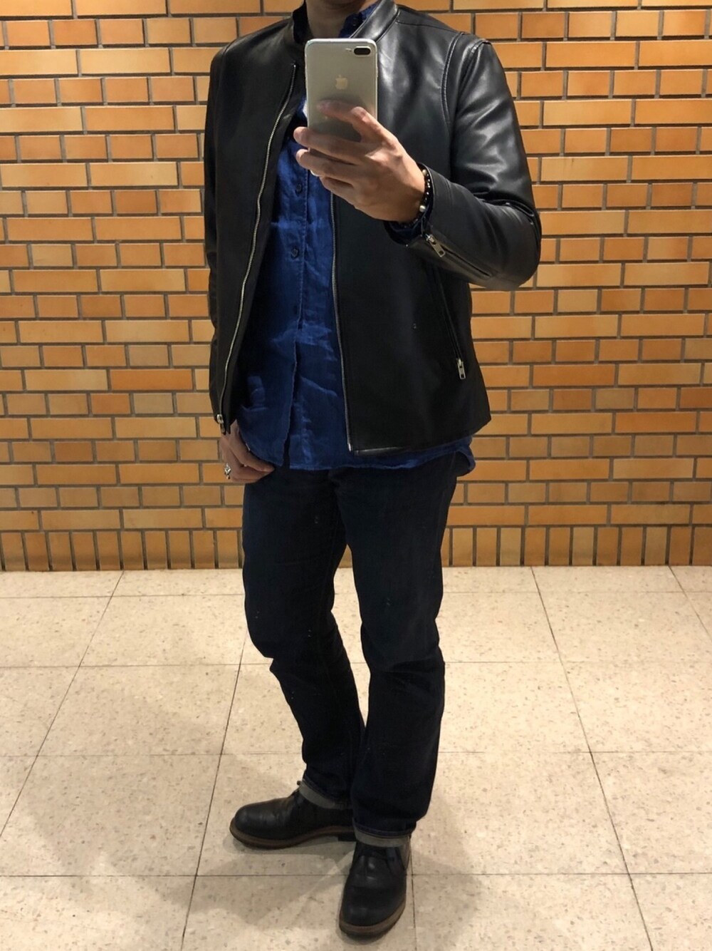 「UNIQLOのアイテム（デニムパンツ、ブルー系）」を使った、mituさん（メンズ・176cm）の秋コーディネートの1枚目の写真