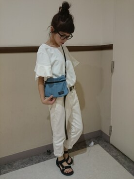 「アイテム（ボディバッグ/ウエストポーチ、ブルー系）」を使った、うーこさん（レディース・155cm）の夏コーディネート