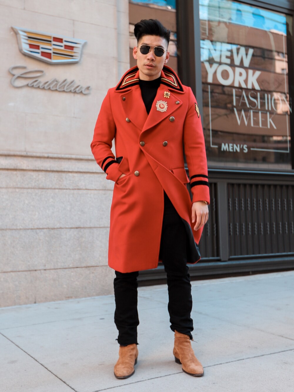 「NYFW、UNIQLO、tgif、outfit、fashion、fashion blogger、NYC、men、menswear、ZARA」｜「PRADAのアイテム（サングラス、ブラック系）」を使った、Levitate Styleさん（メンズ・180cm）の春コーディネートの1枚目の写真